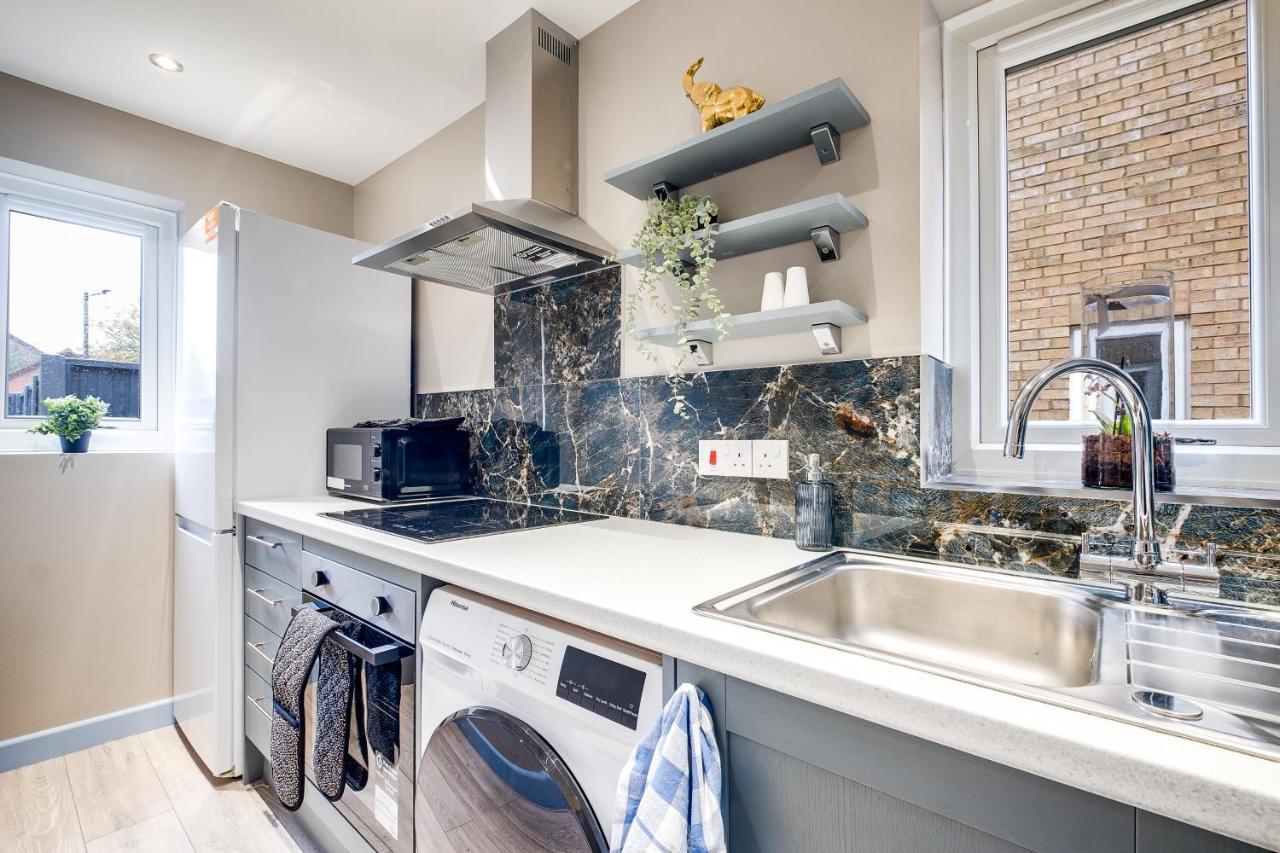 Mk 2-Bedroom Contractor'S Gem, 5 Beds, Sleeps 6, Free Parking ミルトン・ケインズ エクステリア 写真