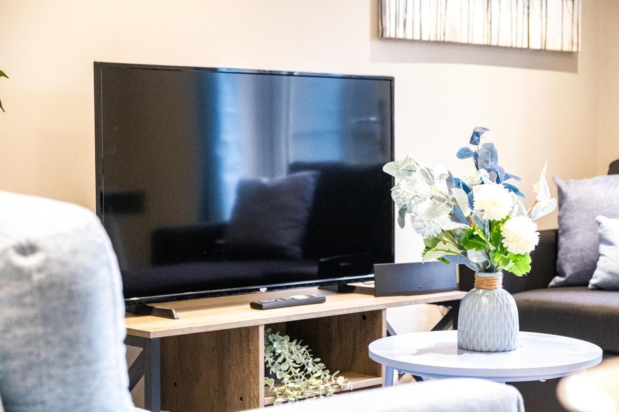 Mk 2-Bedroom Contractor'S Gem, 5 Beds, Sleeps 6, Free Parking ミルトン・ケインズ エクステリア 写真