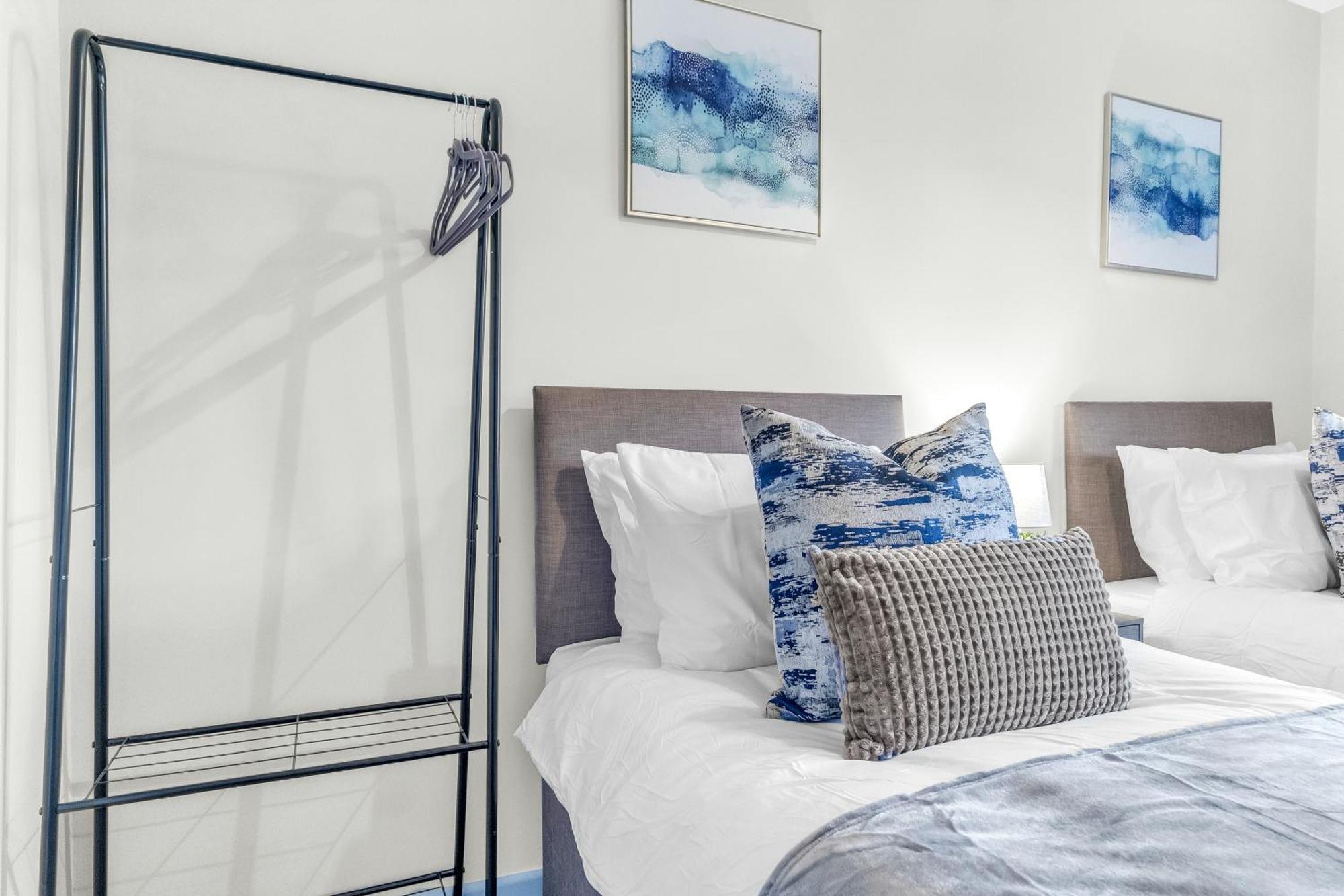 Mk 2-Bedroom Contractor'S Gem, 5 Beds, Sleeps 6, Free Parking ミルトン・ケインズ エクステリア 写真